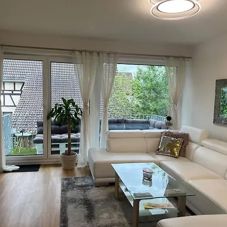 *holiday Apartment* Mit Balkon شقة ريوتلنجن