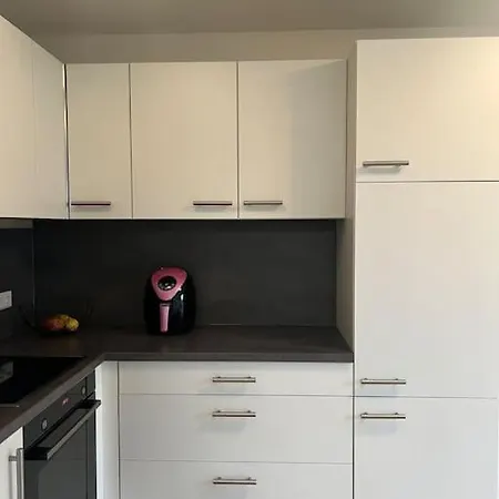 شقة *holiday Apartment* Mit Balkon *